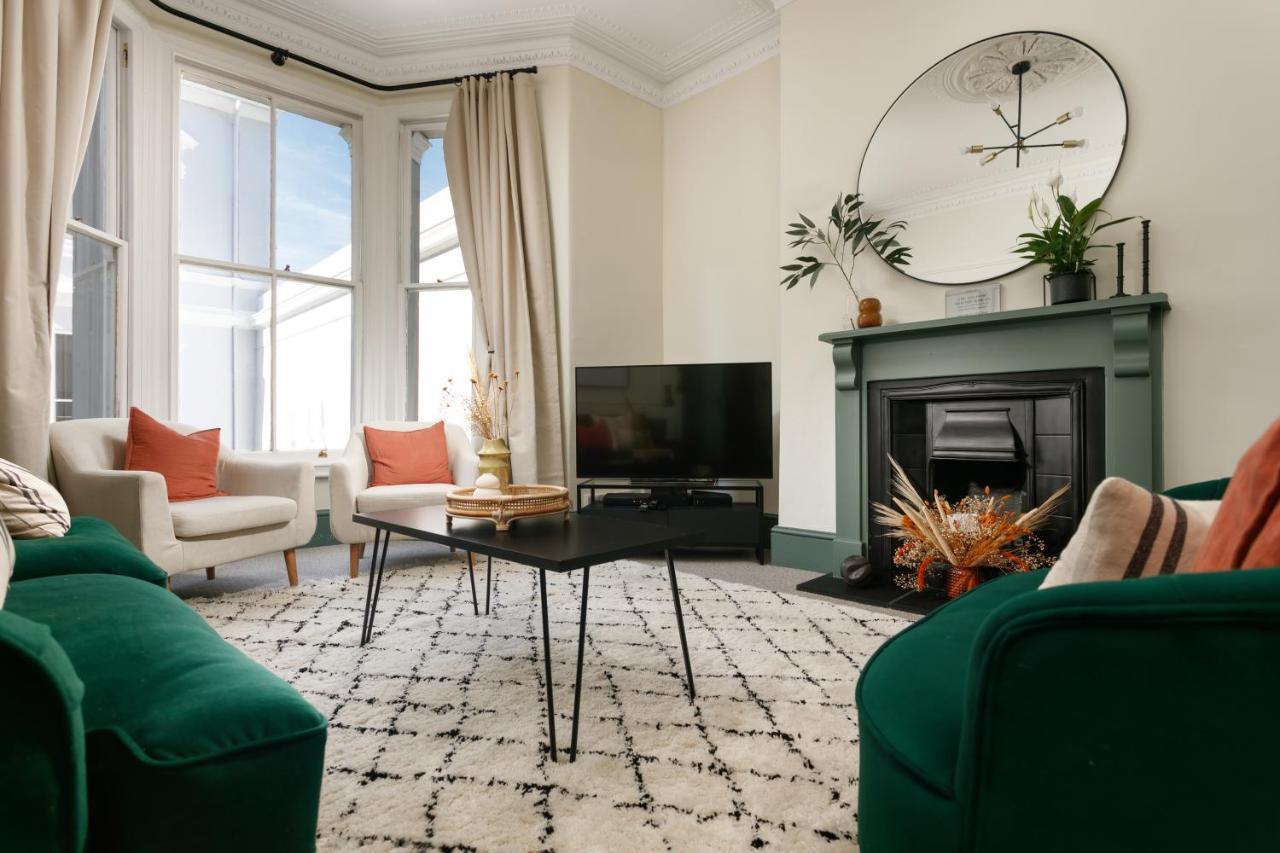 New Luxury For 2024 - Central Plymouth House - Sleeps 10 - Access To Plymouth Town - Close To The Barbican - Pets Welcome - Parking Available - By Luxe Living By Sophia מראה חיצוני תמונה