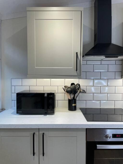 New Luxury For 2024 - Central Plymouth House - Sleeps 10 - Access To Plymouth Town - Close To The Barbican - Pets Welcome - Parking Available - By Luxe Living By Sophia מראה חיצוני תמונה