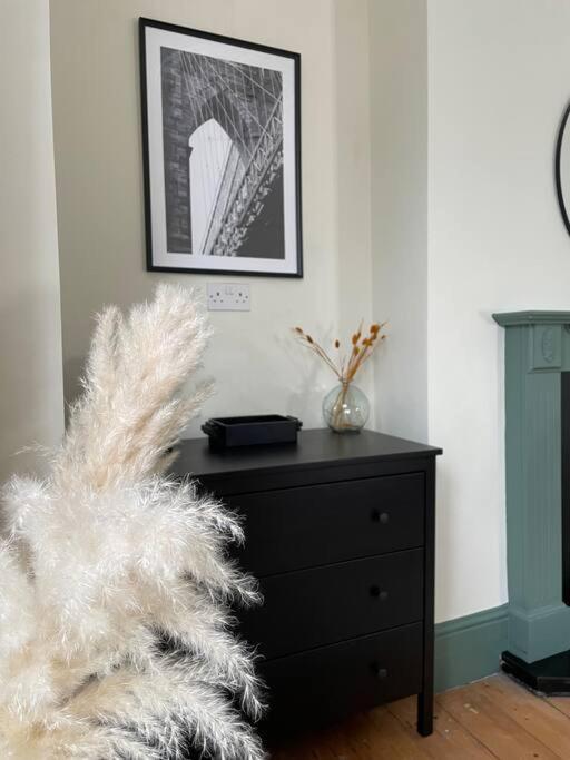 New Luxury For 2024 - Central Plymouth House - Sleeps 10 - Access To Plymouth Town - Close To The Barbican - Pets Welcome - Parking Available - By Luxe Living By Sophia מראה חיצוני תמונה