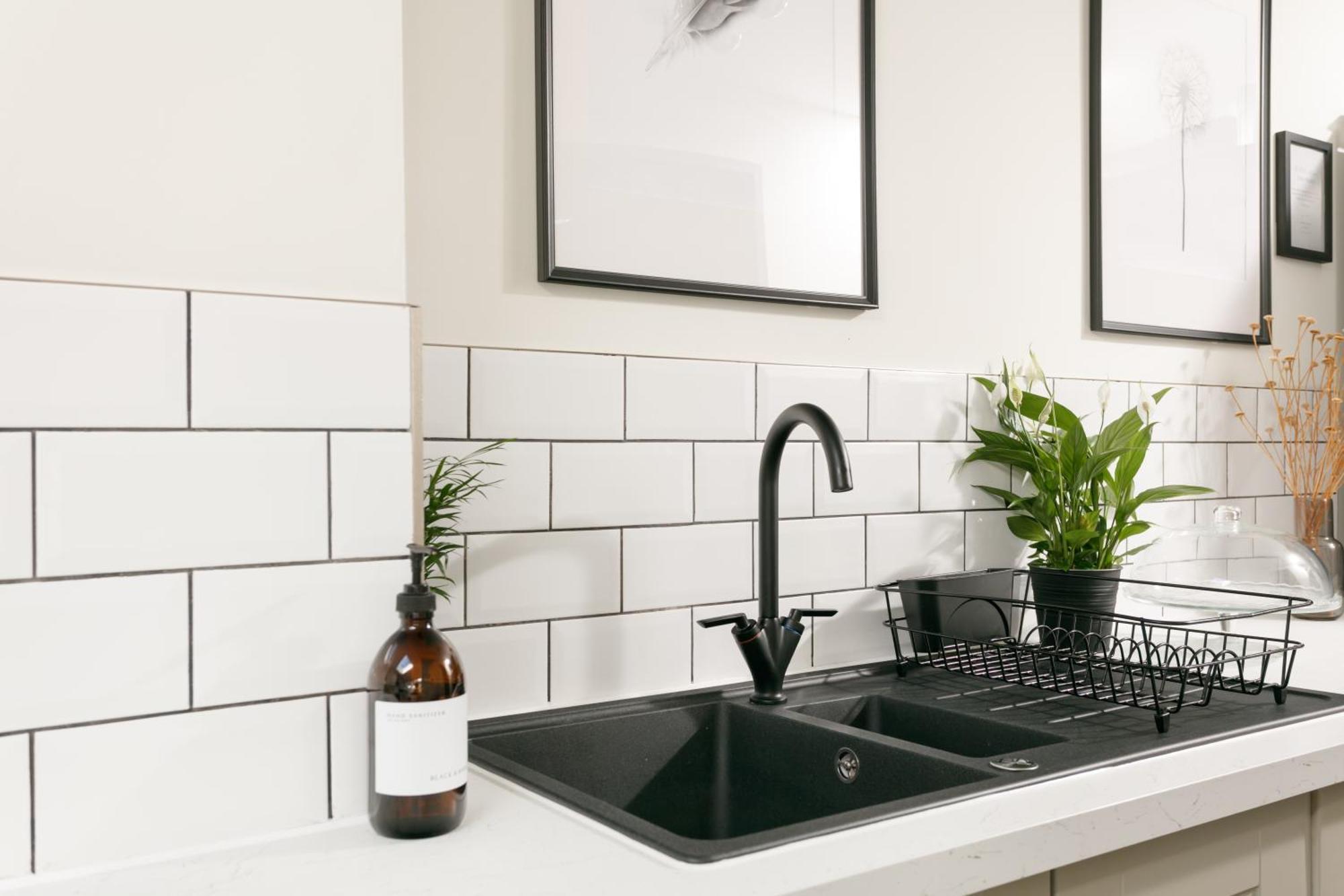 New Luxury For 2024 - Central Plymouth House - Sleeps 10 - Access To Plymouth Town - Close To The Barbican - Pets Welcome - Parking Available - By Luxe Living By Sophia מראה חיצוני תמונה