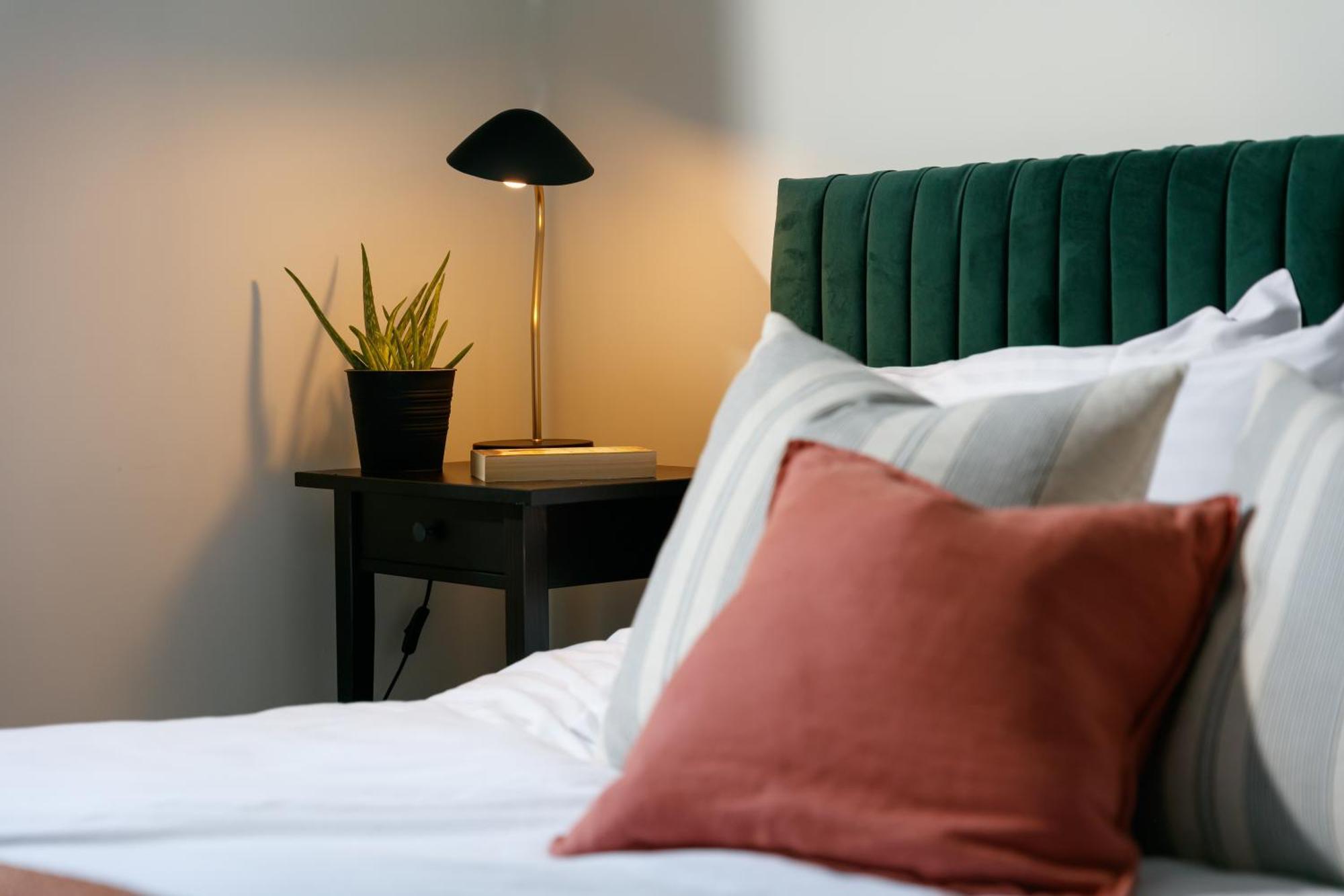 New Luxury For 2024 - Central Plymouth House - Sleeps 10 - Access To Plymouth Town - Close To The Barbican - Pets Welcome - Parking Available - By Luxe Living By Sophia מראה חיצוני תמונה