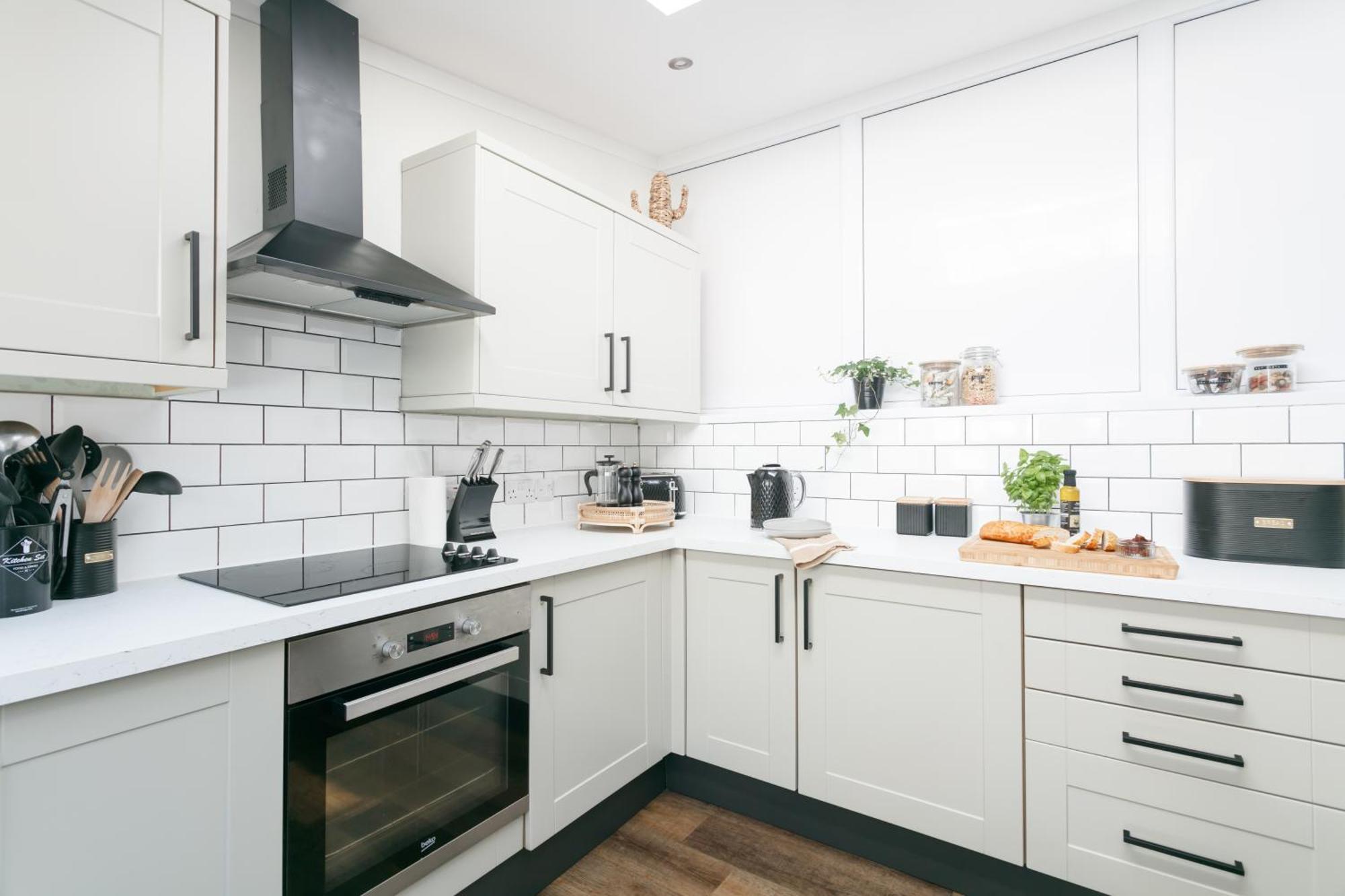 New Luxury For 2024 - Central Plymouth House - Sleeps 10 - Access To Plymouth Town - Close To The Barbican - Pets Welcome - Parking Available - By Luxe Living By Sophia מראה חיצוני תמונה