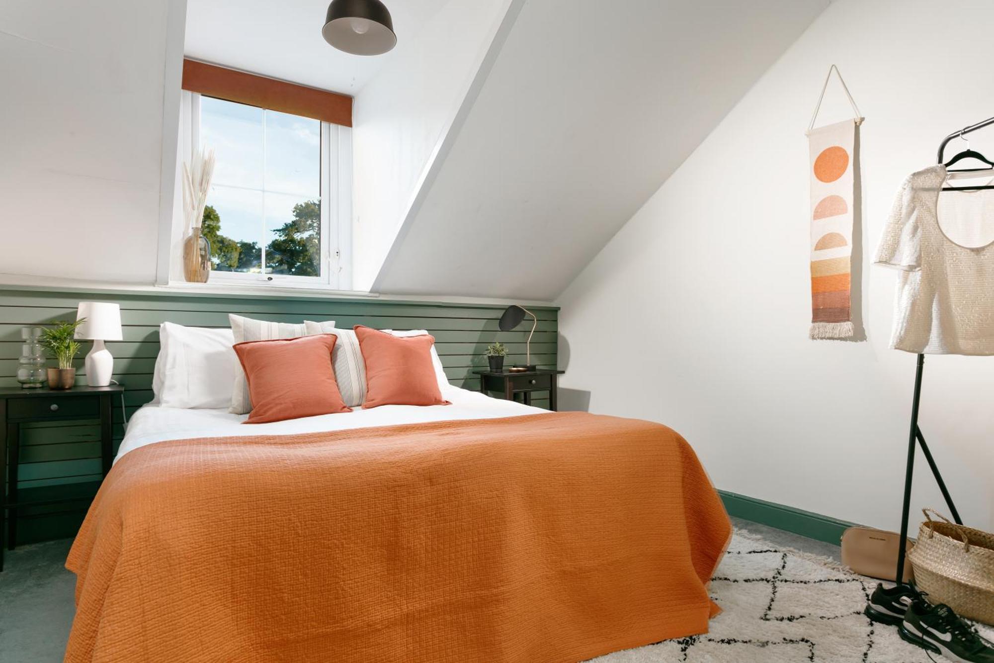 New Luxury For 2024 - Central Plymouth House - Sleeps 10 - Access To Plymouth Town - Close To The Barbican - Pets Welcome - Parking Available - By Luxe Living By Sophia מראה חיצוני תמונה