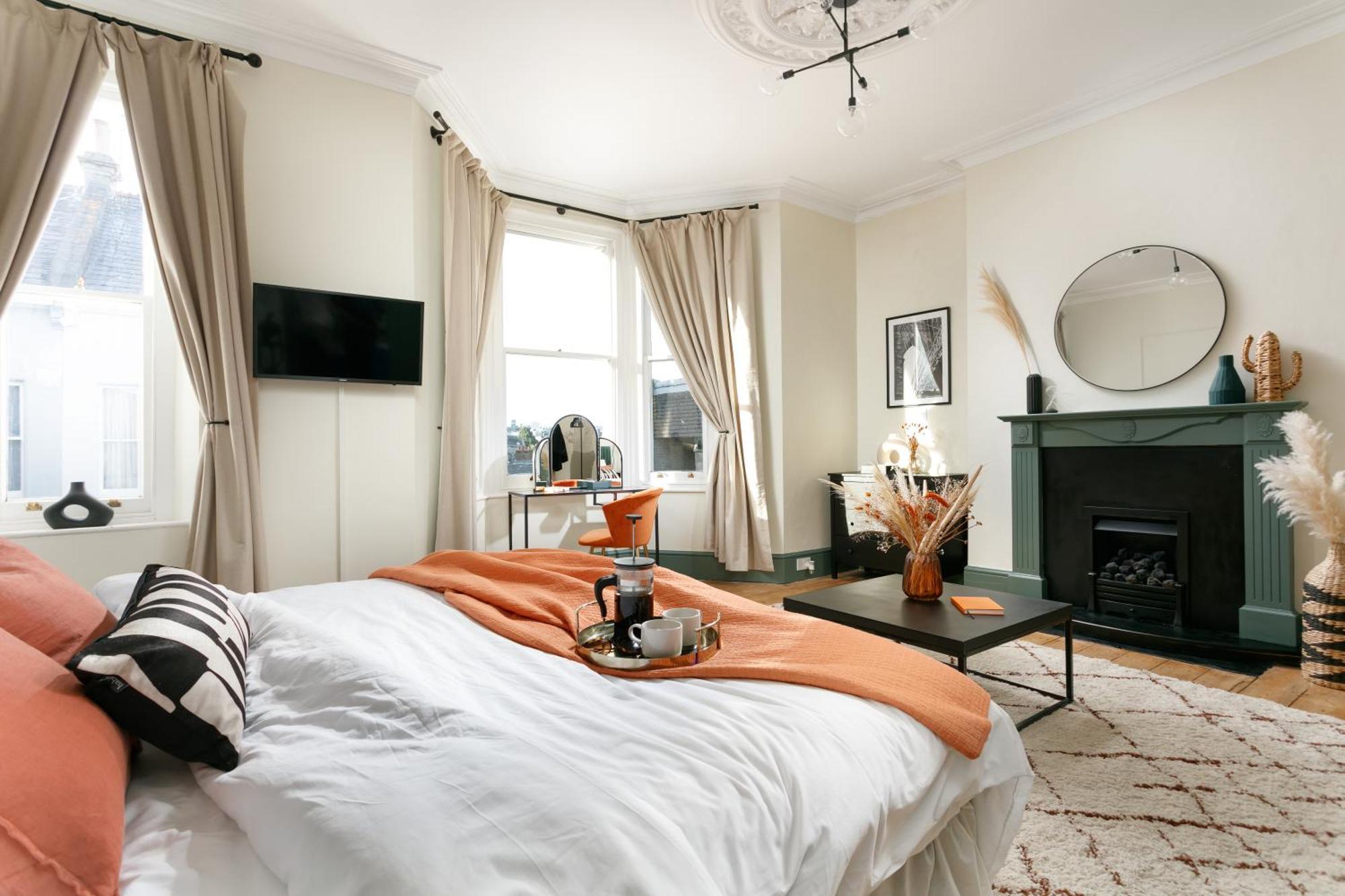 New Luxury For 2024 - Central Plymouth House - Sleeps 10 - Access To Plymouth Town - Close To The Barbican - Pets Welcome - Parking Available - By Luxe Living By Sophia מראה חיצוני תמונה